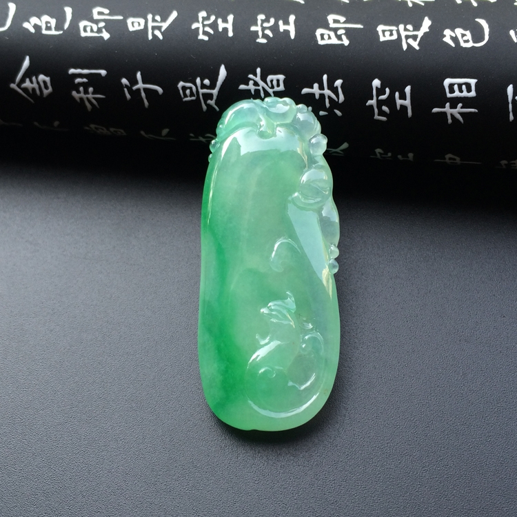 (超值推荐)冰种飘翠福瓜挂件