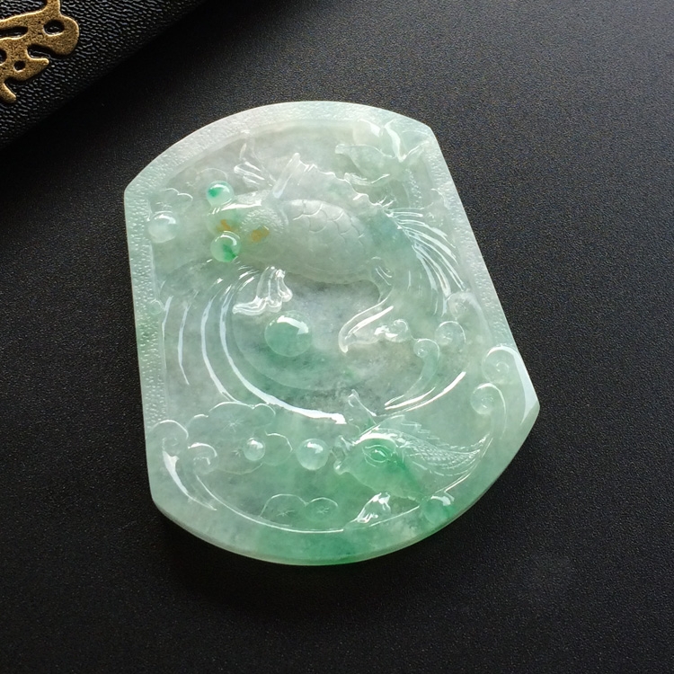 糯冰种略飘翠年年有余挂件