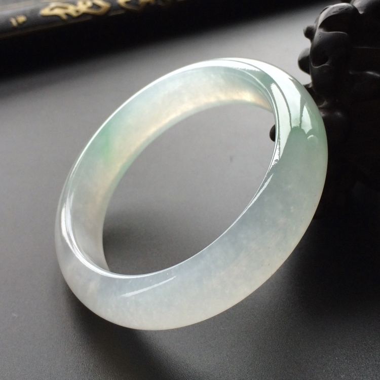 (超值推荐)冰种略飘花贵妃镯(56mm-48mm)