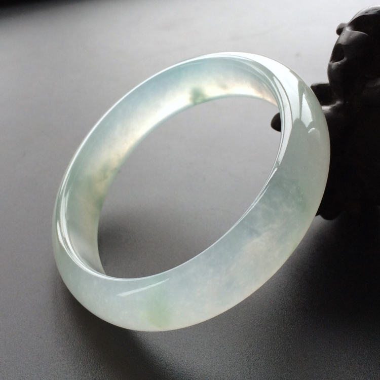 (超值推荐)冰种略飘花贵妃镯(57.5mm-51.1mm)