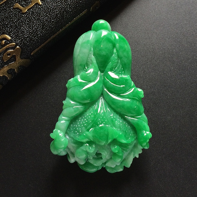 糯冰种翠色白菜挂件