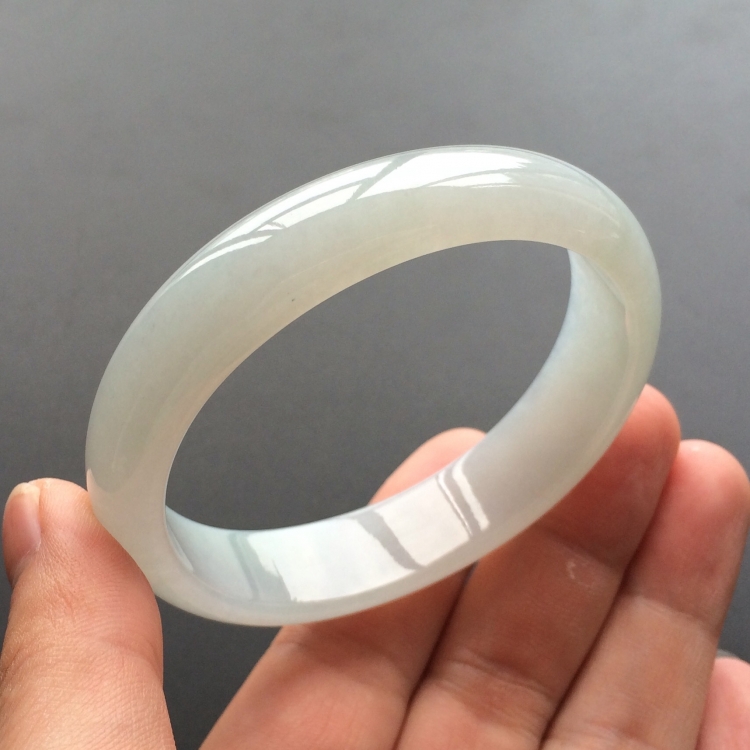(超值推荐)糯冰种淡晴水贵妃镯(57mm-50.8mm)