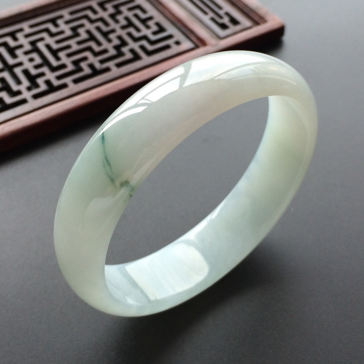(超值推荐)糯冰种略飘花贵妃镯(54.5mm-48.3mm)
