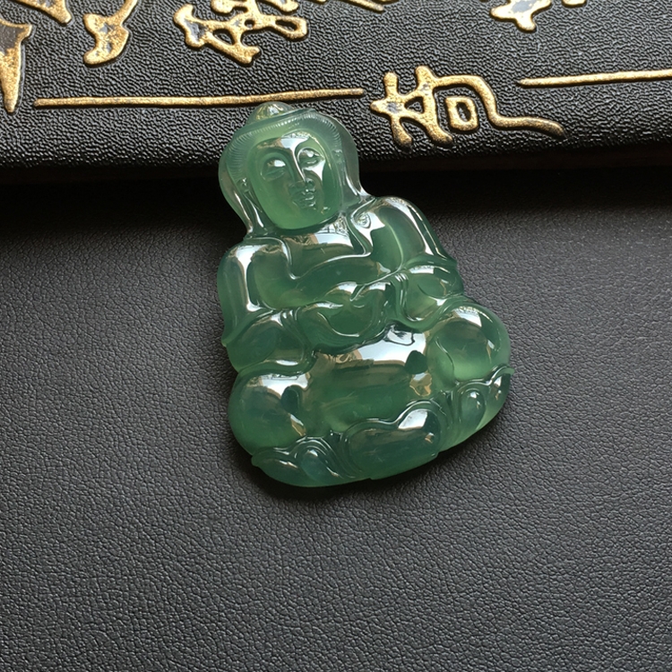 (超值推荐)冰种晴水观音胸坠面