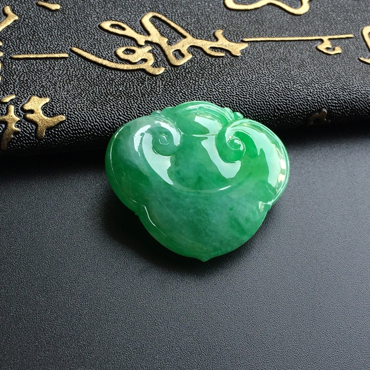 糯冰种翠色如意挂件