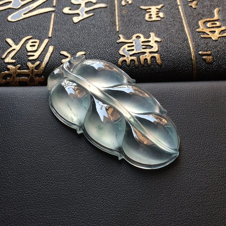 (超值推荐)冰玻种略飘花玉叶挂件