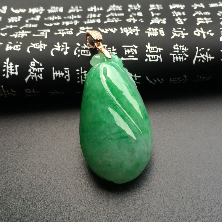 糯冰种翠色福瓜挂件