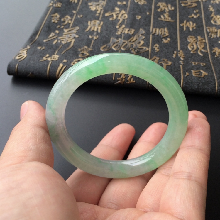 (超值推荐)糯冰种飘翠圆条手镯(55mm)