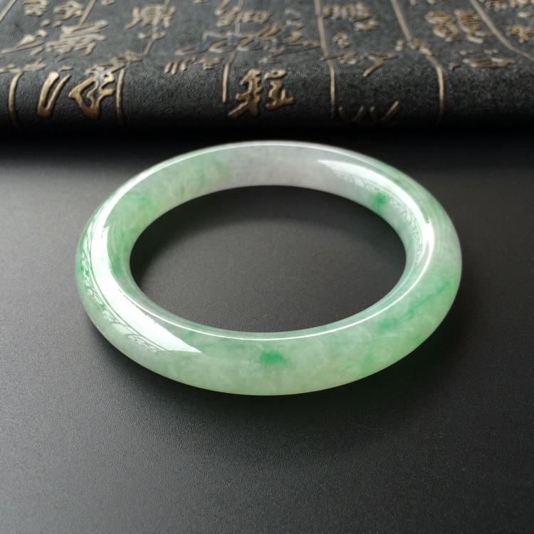 (超值推荐)糯冰种飘翠圆条手镯(54.8mm)