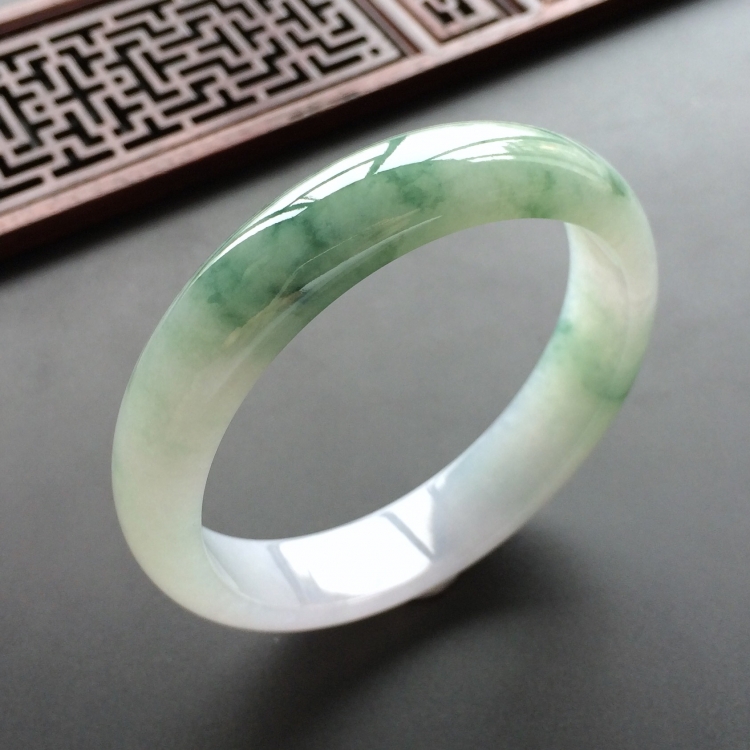 (超值推荐)糯冰种飘花手镯(57mm)