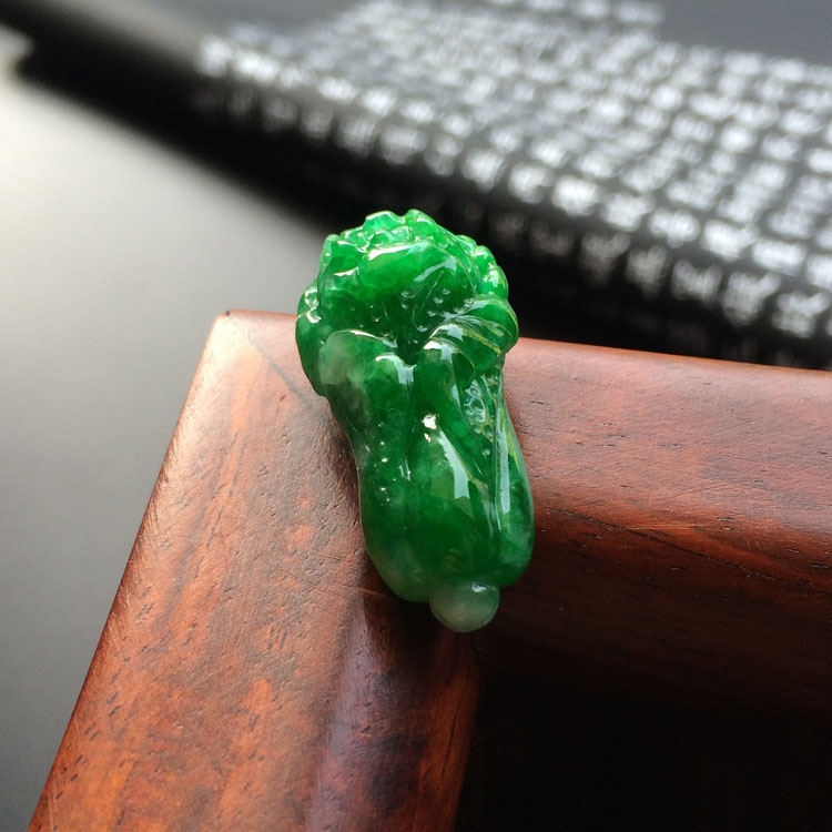 糯冰种阳绿白菜挂件