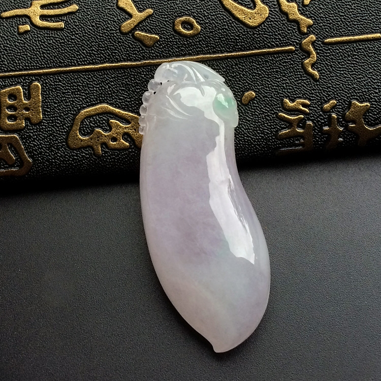 糯冰种淡紫罗兰福瓜挂件