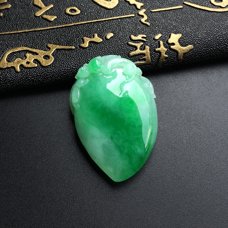 糯冰种翠色福瓜挂件
