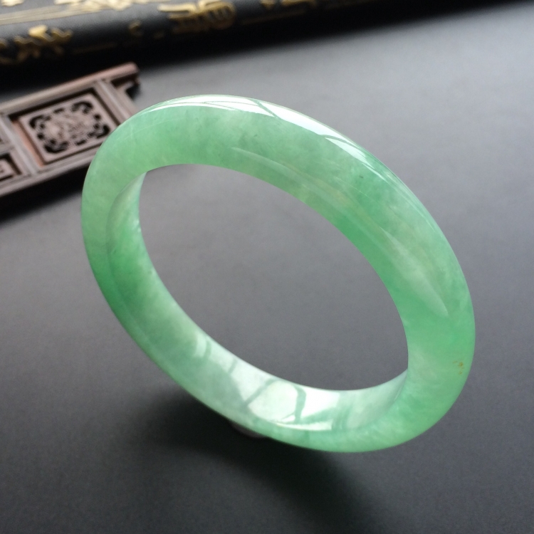 (超值推荐)糯冰种绿晴水手镯(55.3mm)