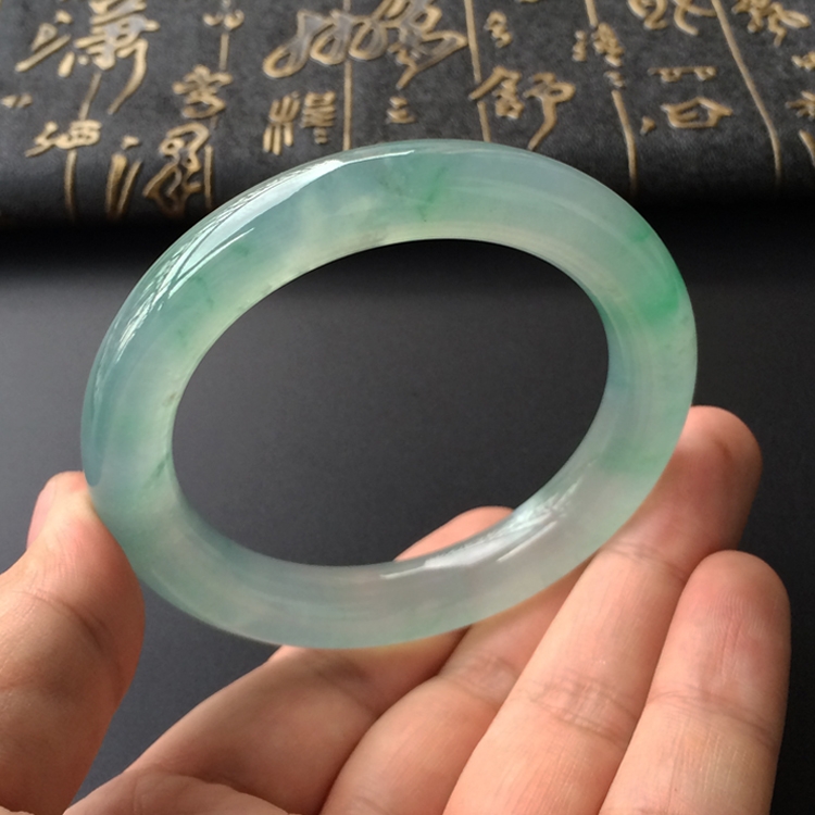 (超值推荐)冰种飘翠圆条手镯(57.5mm)