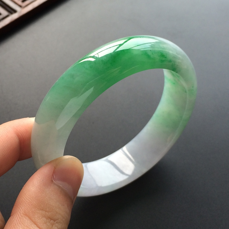 (超值推荐)糯冰种飘翠手镯(57.8mm)