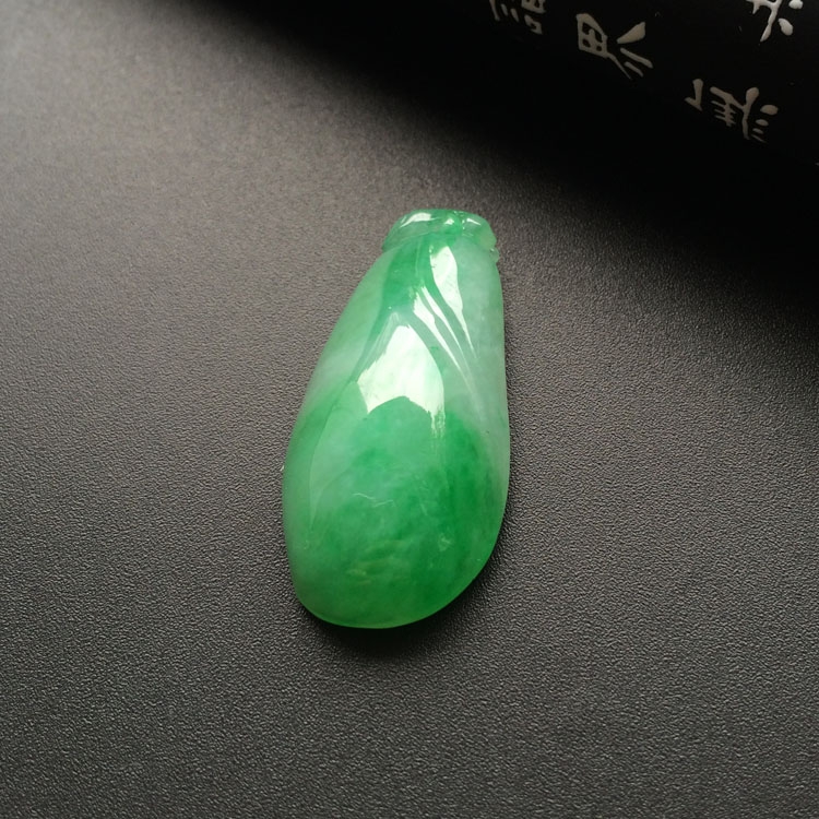 糯冰种翠色福瓜挂件