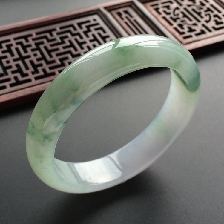 (超值推荐)糯冰种飘花手镯(56mm)