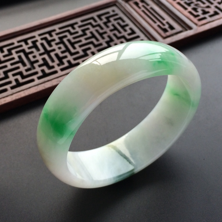 (超值推荐)糯冰种飘翠贵妃镯(55.2mm-48mm)