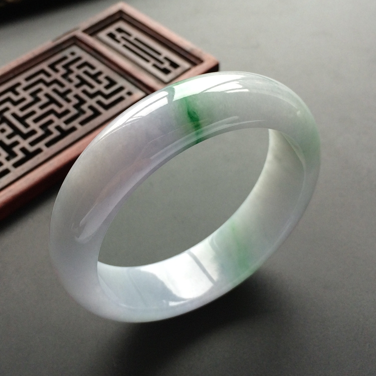 (超值推荐)糯冰种春带彩手镯(57.1mm)