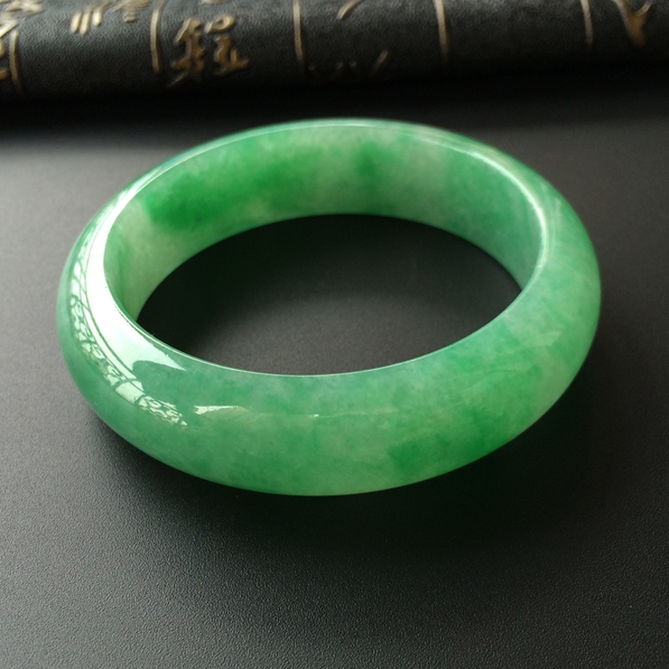 (超值推荐)糯冰种翠色手镯(55mm)