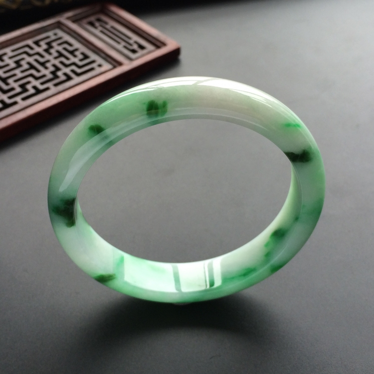 (超值推荐)糯冰种飘翠手镯(57mm)
