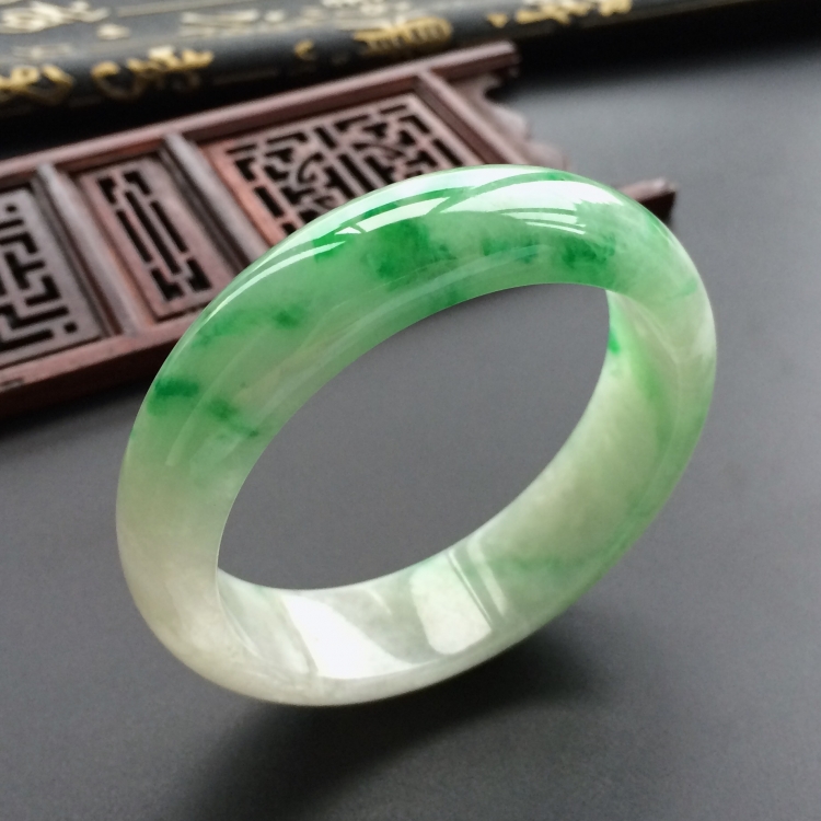 糯冰种飘翠手镯(54mm)