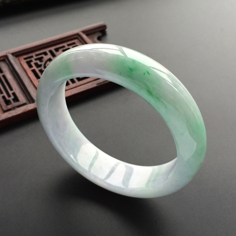 (超值推荐)糯冰种淡春带彩手镯(59mm)