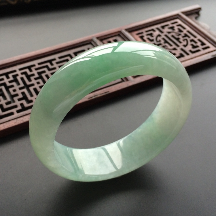 (超值推荐)糯冰种晴水手镯(58.2mm)