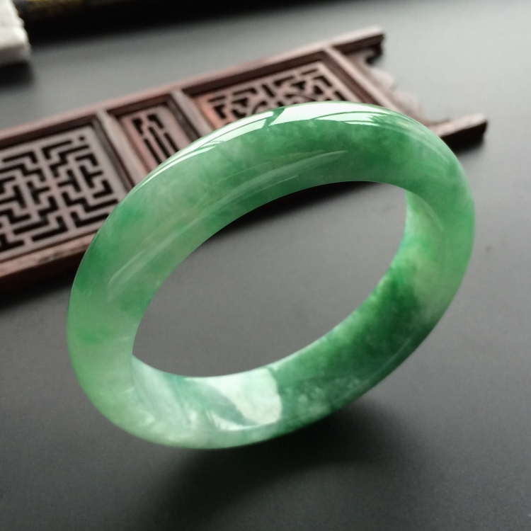 (超值推荐)糯冰种翠色手镯(57.6mm)