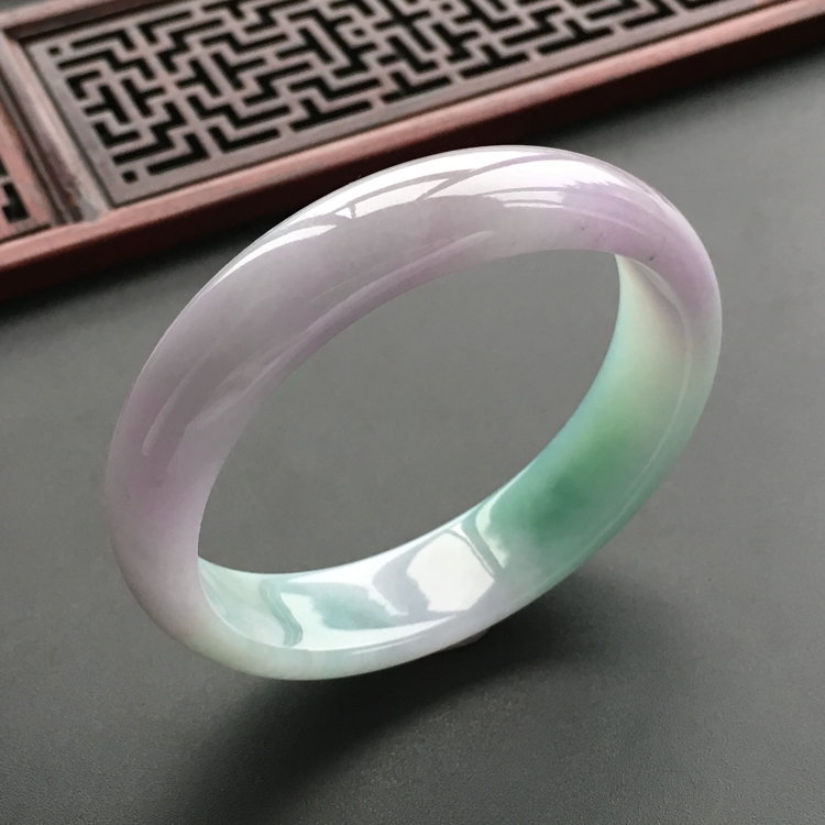 (超值推荐)糯冰种春带彩贵妃镯(53.5mm-47.8mm)