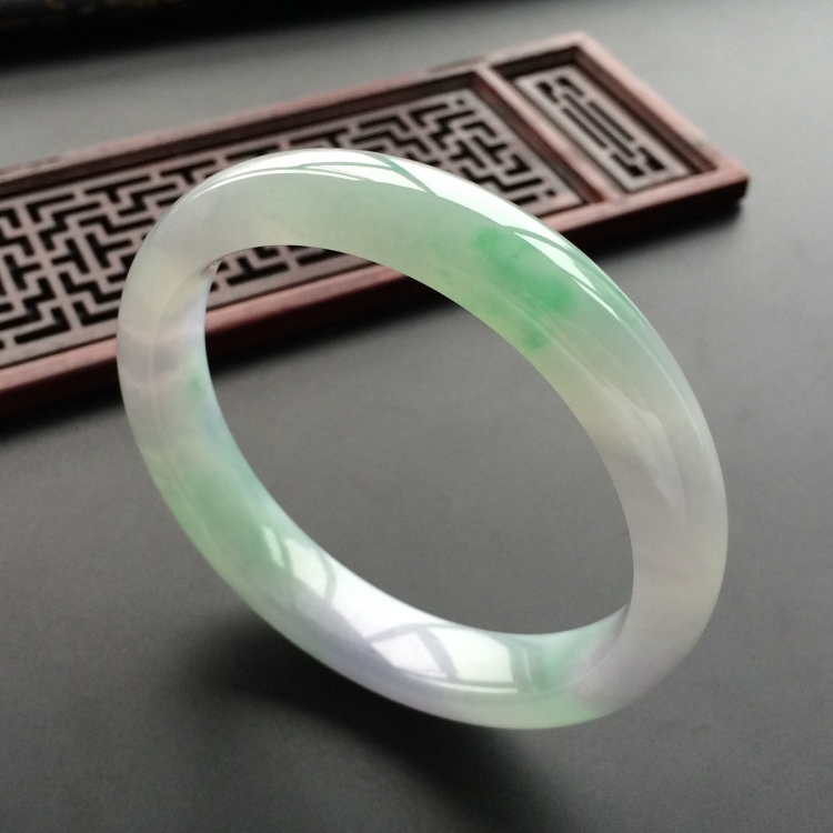 (超值推荐)糯冰种飘翠手镯(61.5mm)