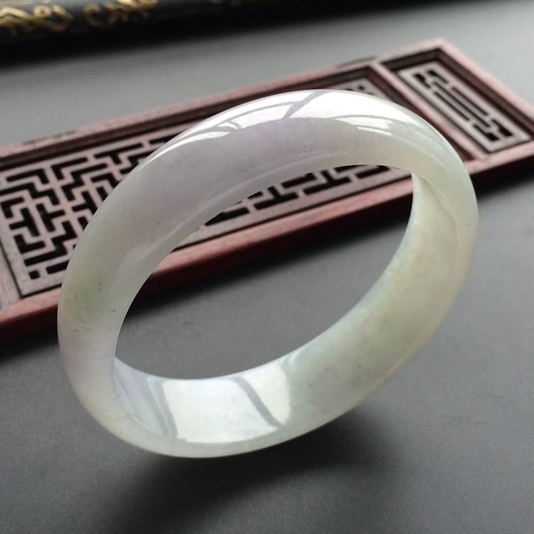 (超值推荐)糯冰种淡紫罗兰贵妃镯(60.6mm-57.1mm)
