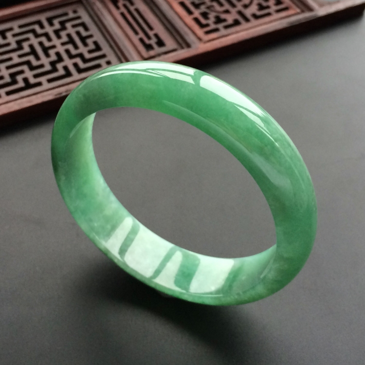 (超值推荐)糯冰种翠色手镯(55mm)