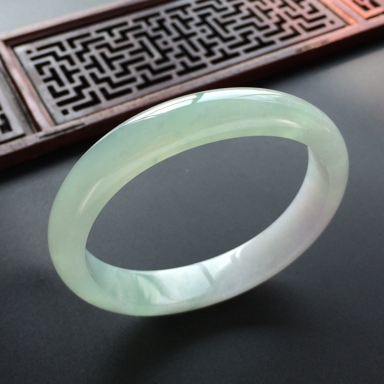 (超值推荐)糯冰种晴水贵妃镯(55.3mm-49mm)