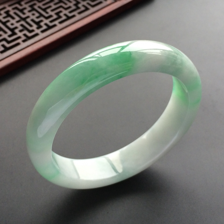 (超值推荐)糯冰种飘花手镯(56mm)