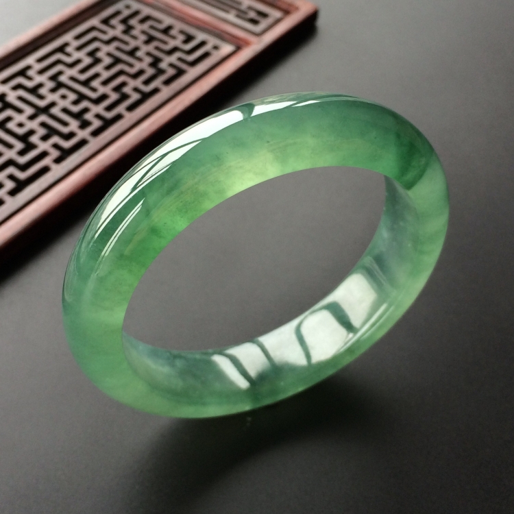 (超值推荐)冰种飘花手镯(55.1mm)