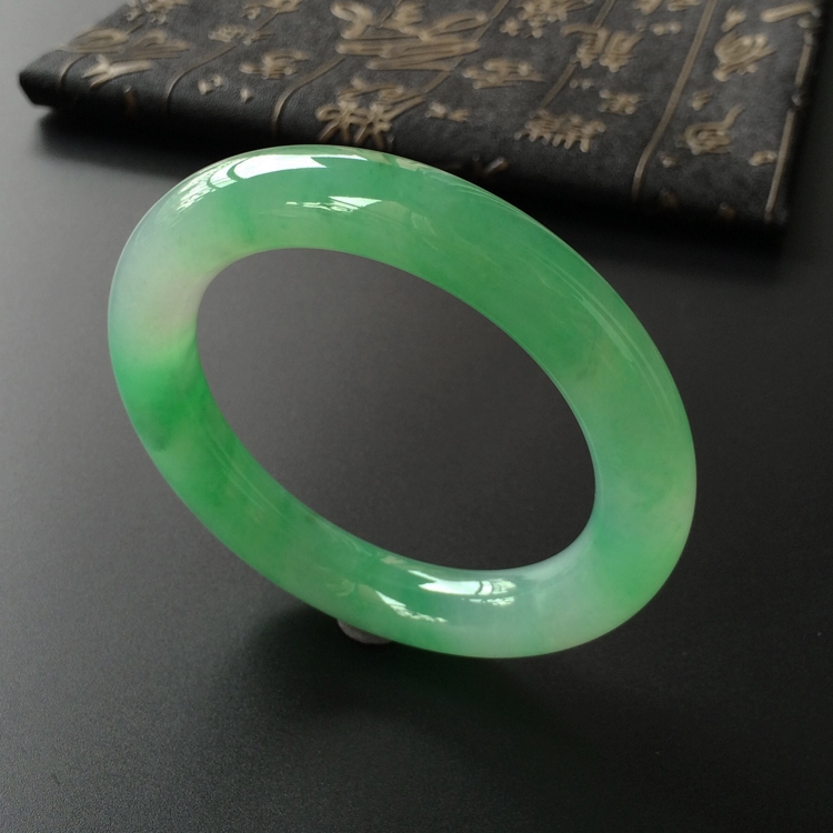 (超值推荐)冰种飘阳绿圆条手镯(57.3mm)