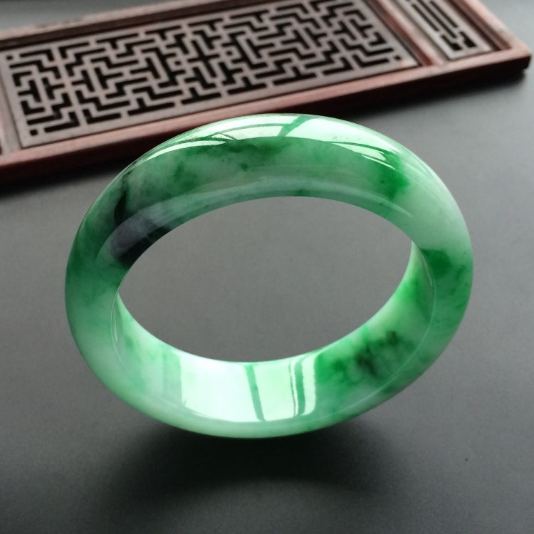 (超值推荐)糯冰种飘翠手镯(53.7mm)