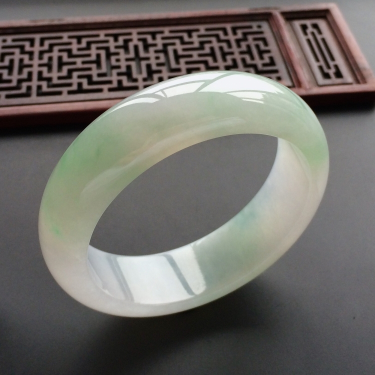 (超值推荐)糯冰种飘花手镯(57.5mm)