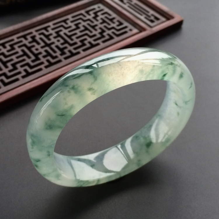 (超值推荐)冰种飘花贵妃镯(56.5mm-50.3mm)