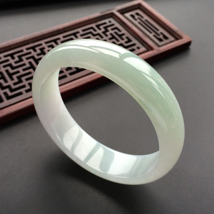 (超值推荐)糯冰种晴水手镯(57mm)