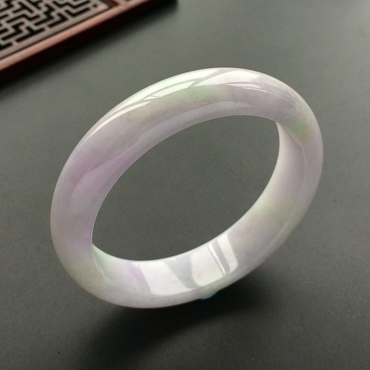 (超值推荐)糯冰种淡春带彩手镯(53.5mm)