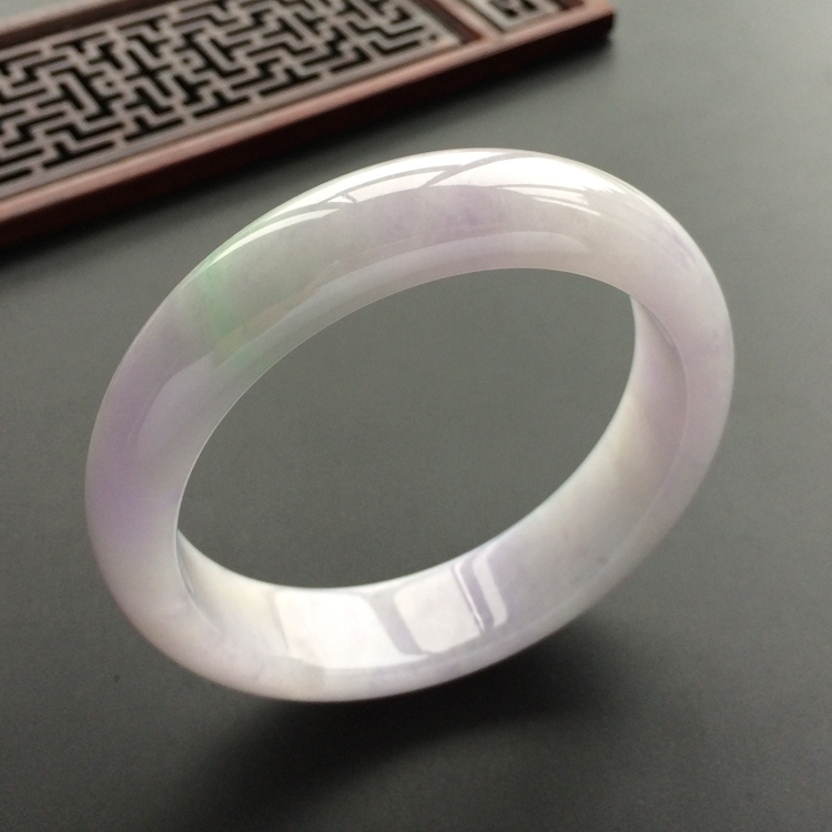 (超值推荐)糯冰种淡春带彩手镯(55.6mm)