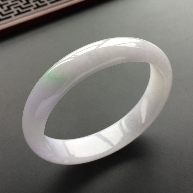 (超值推荐)糯冰种淡春带彩贵妃镯(55.8mm-47.6mm)