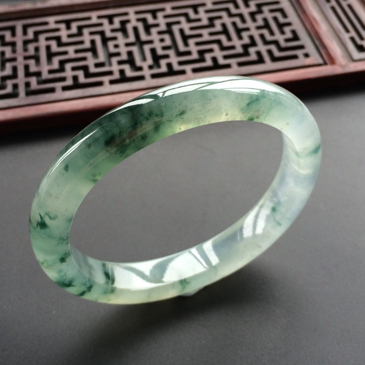 (超值推荐)冰种飘花贵妃镯(52mm-44.7mm)