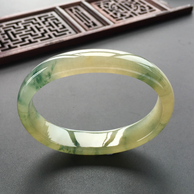 (超值推荐)冰种黄翡飘花贵妃镯(55.6mm-42.5mm)