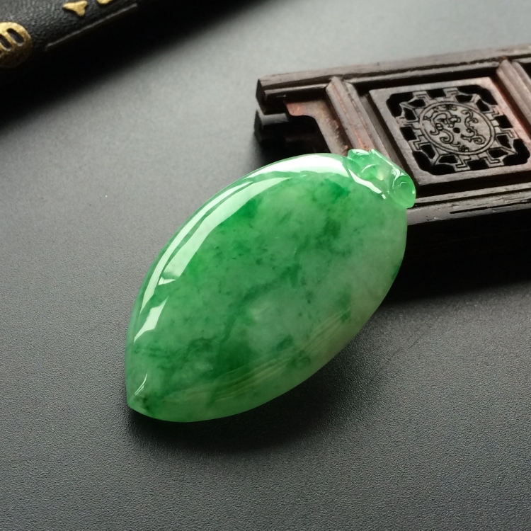 (超值推荐)糯冰种飘翠福瓜挂件