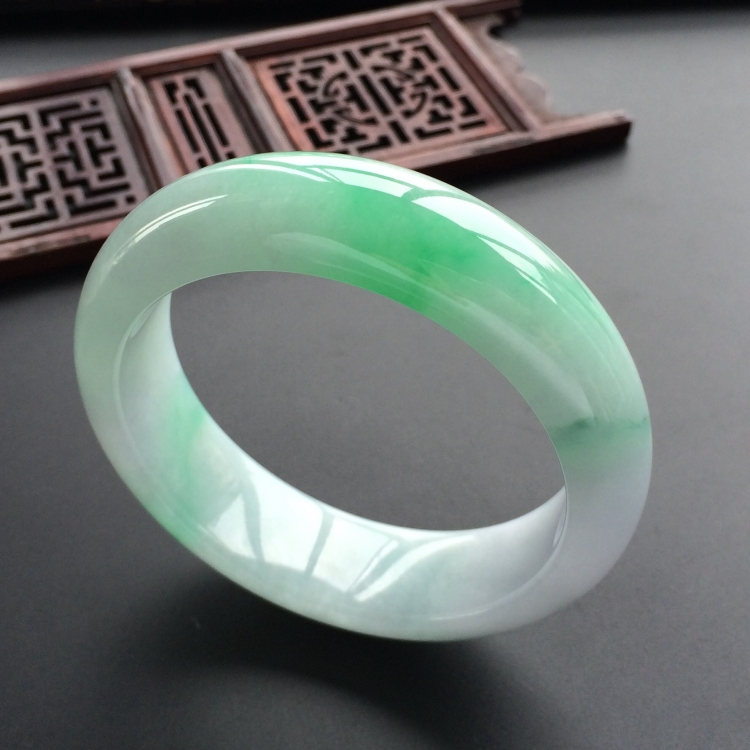(超值推荐)糯冰种飘翠手镯(57.5mm)