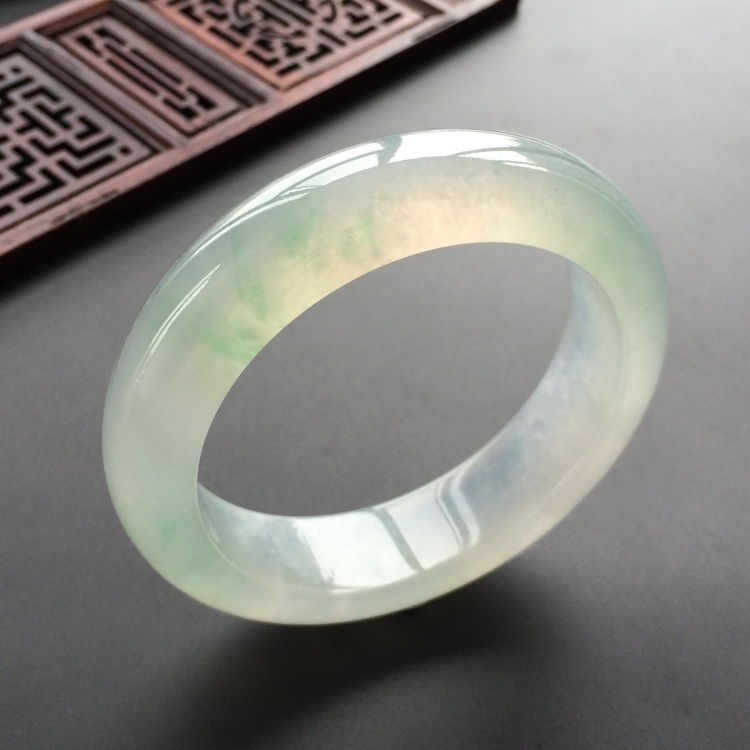 (超值推荐)冰种略飘花手镯(54.7mm)